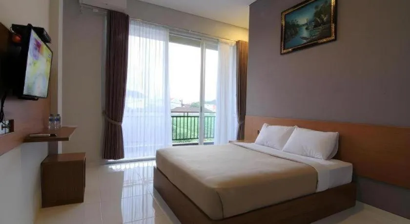 Bed in MANDARI HOTEL SINGARAJA