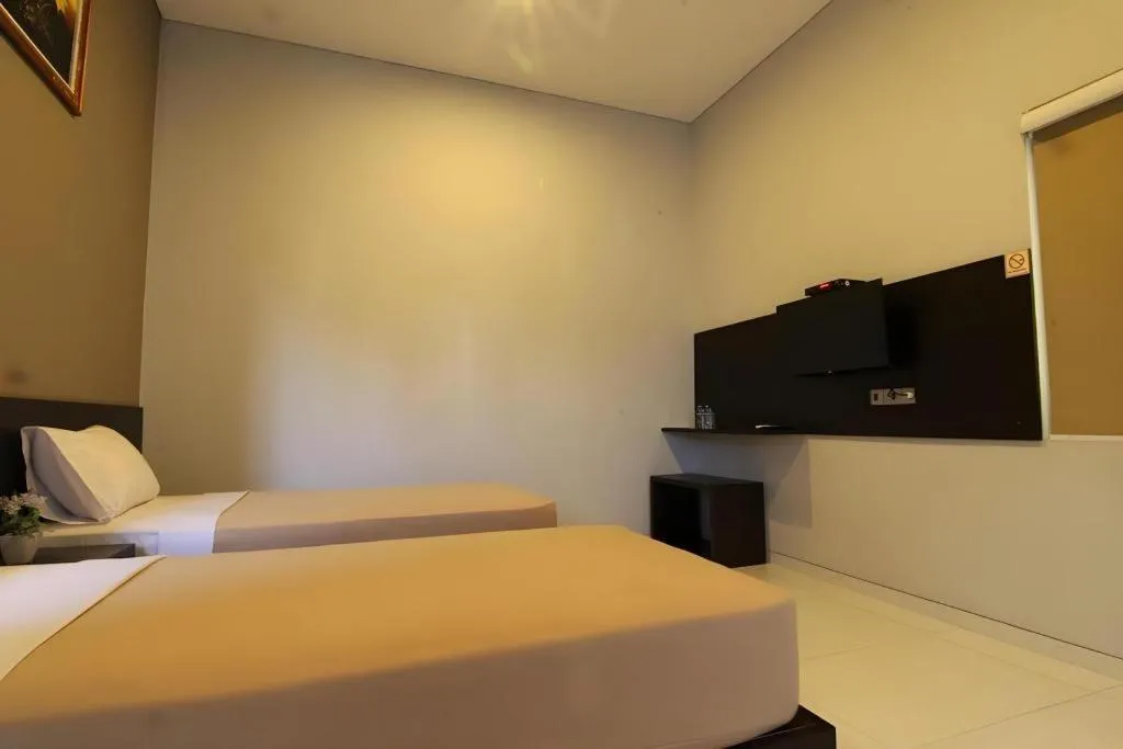 Bed in MANDARI HOTEL SINGARAJA