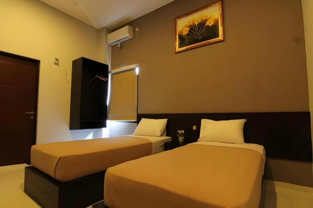 Bed in MANDARI HOTEL SINGARAJA