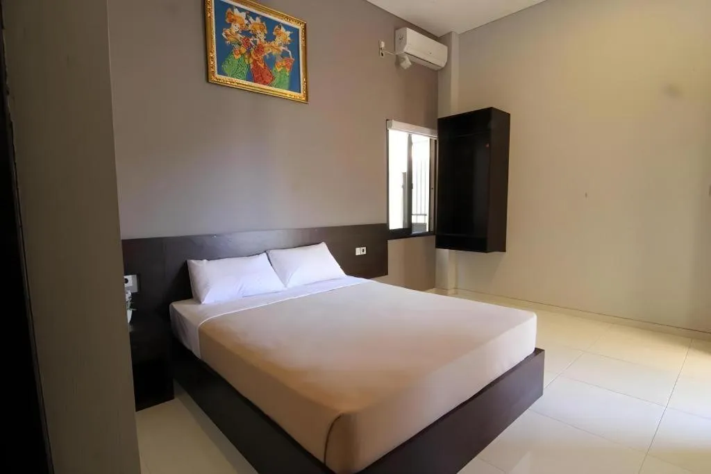 Bed in MANDARI HOTEL SINGARAJA