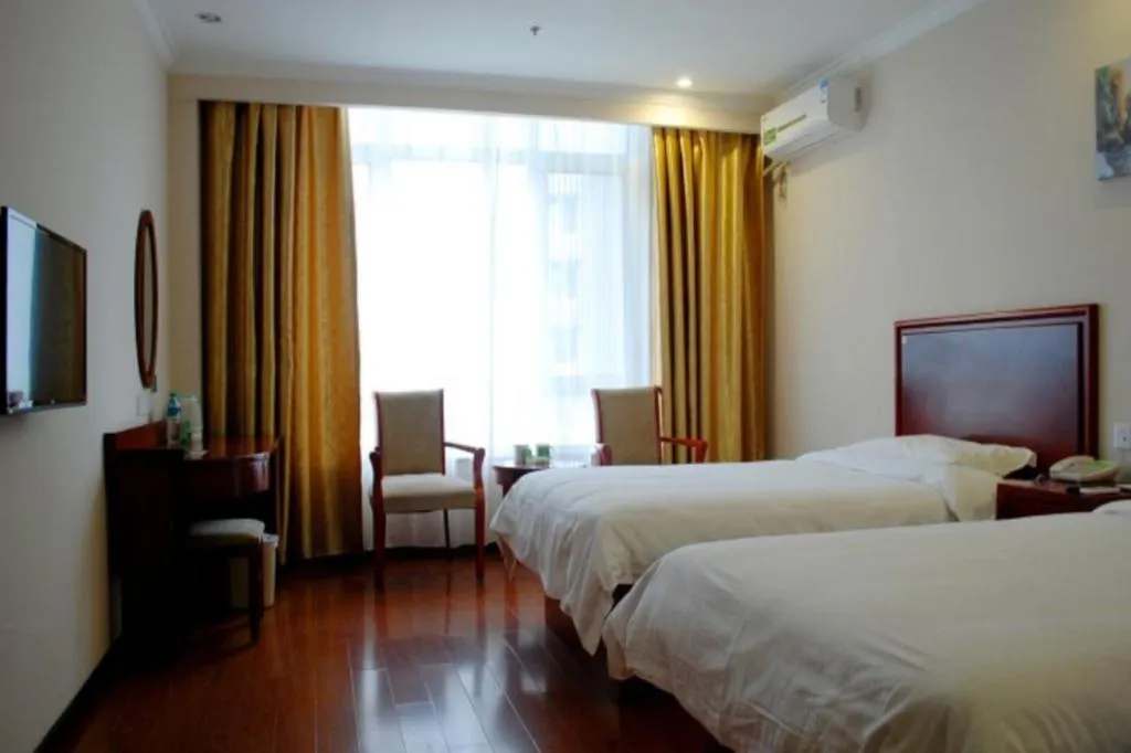 Bed in GreenTree Inn Qinhuangdao Peace Avenue Express Hotel