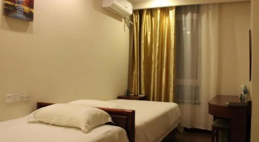 Bed in GreenTree Inn Qinhuangdao Peace Avenue Express Hotel