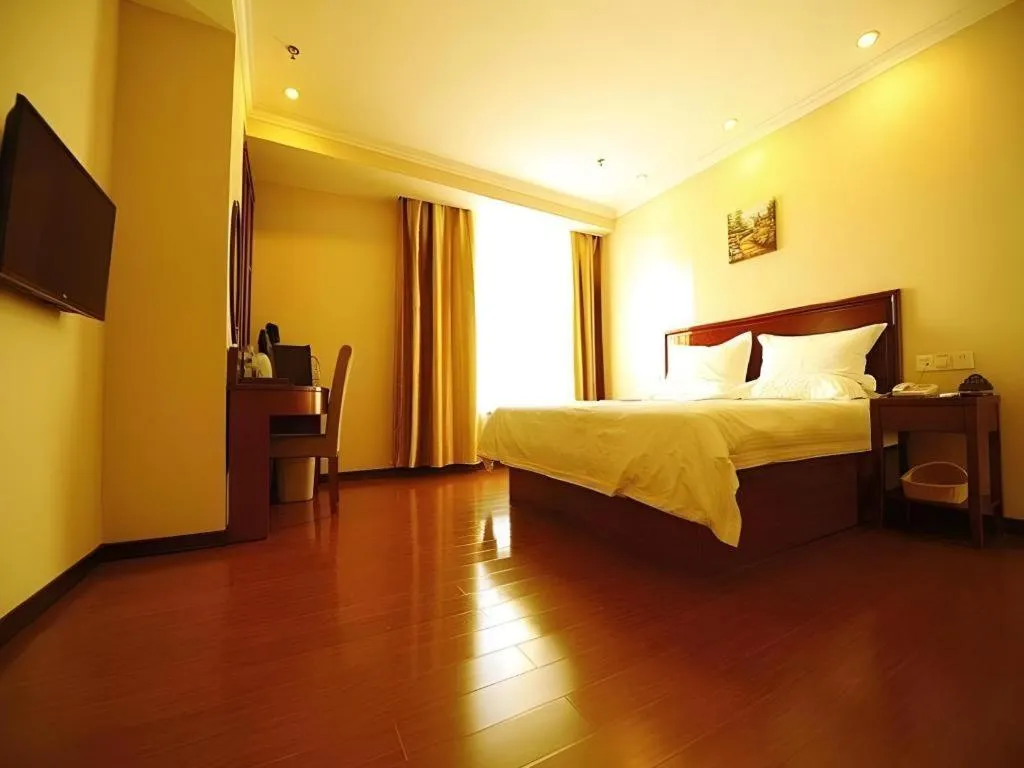 Bed in GreenTree Inn Qinhuangdao Peace Avenue Express Hotel