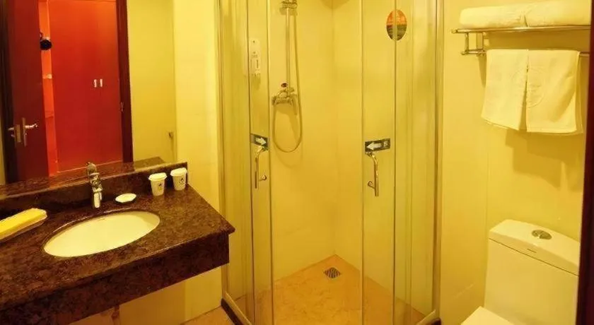 GreenTree Inn Qinhuangdao Peace Avenue Express Hotel