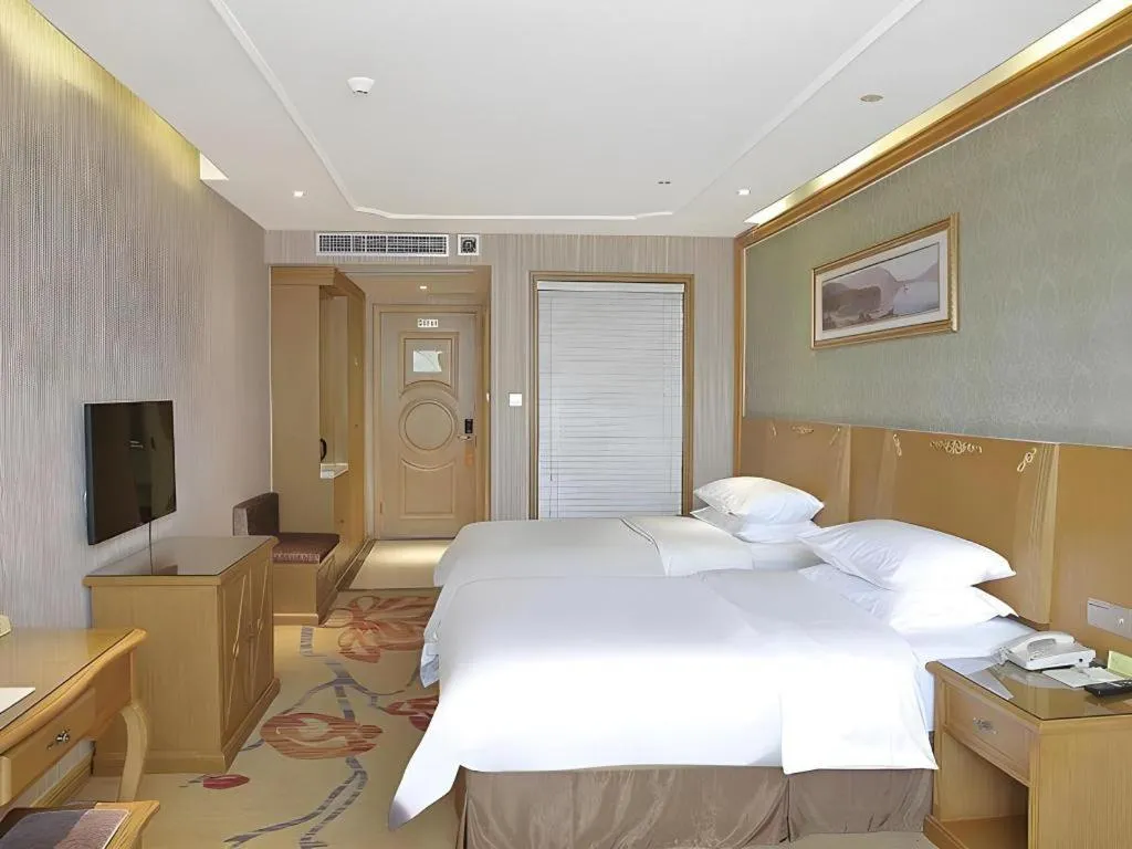 Bed in Vienna Classic Hotel Suzhou Likou Furniture Market Metro Station