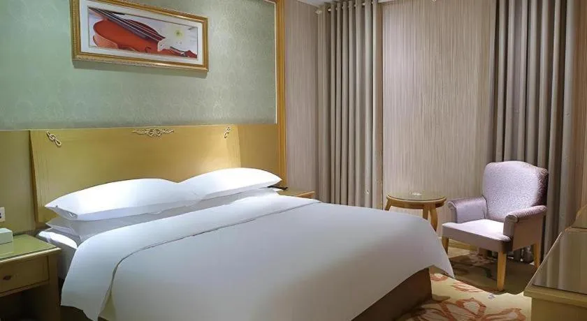 Bed in Vienna Classic Hotel Suzhou Likou Furniture Market Metro Station