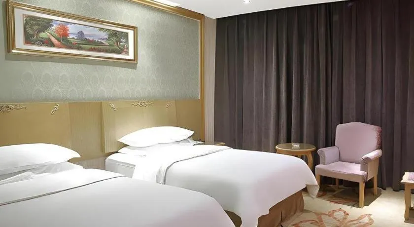 Bed in Vienna Classic Hotel Suzhou Likou Furniture Market Metro Station