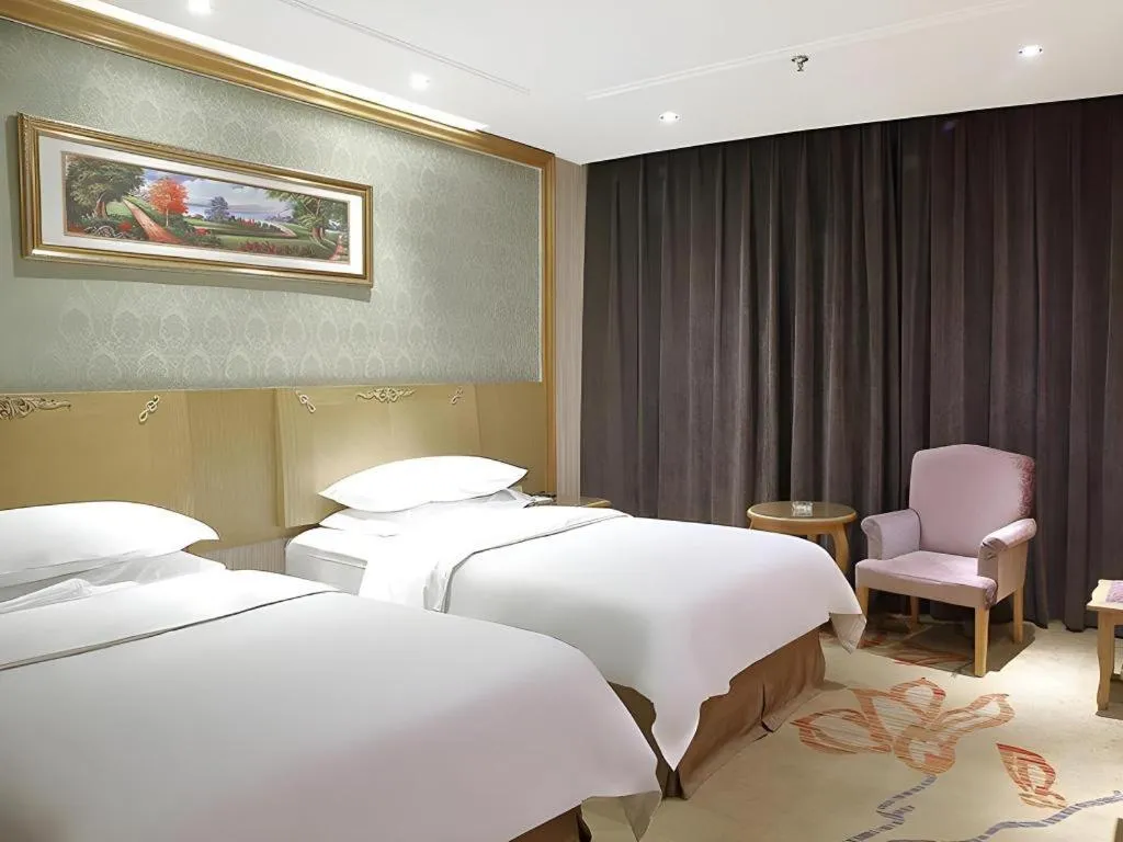 Bed in Vienna Classic Hotel Suzhou Likou Furniture Market Metro Station