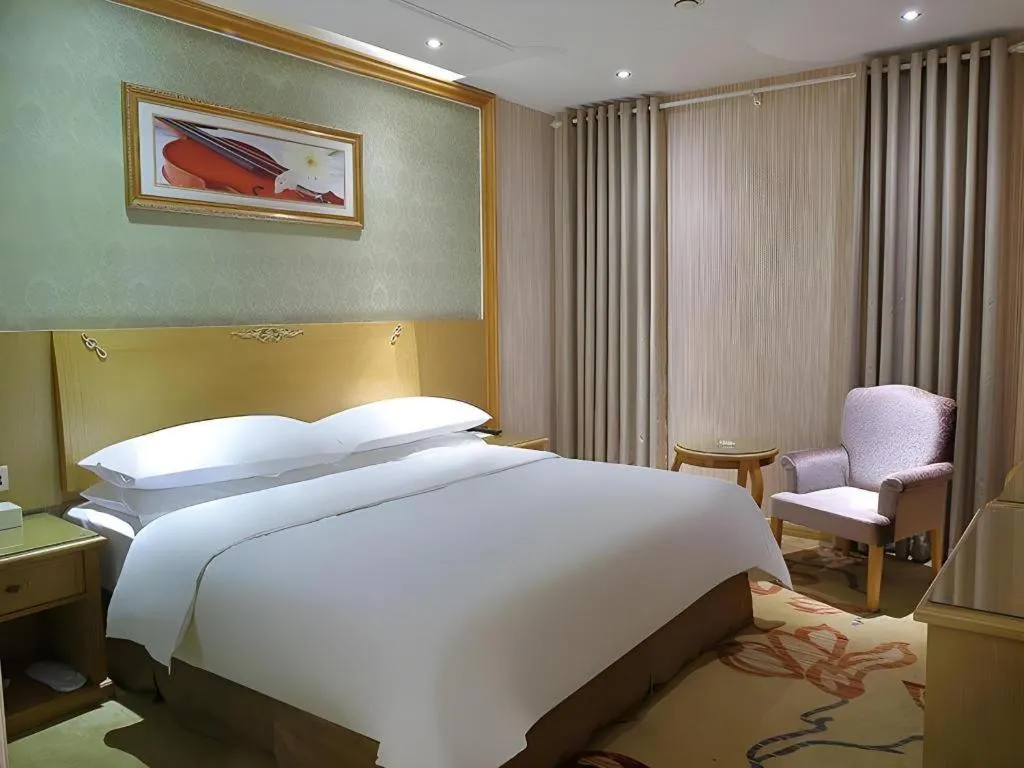 Bed in Vienna Classic Hotel Suzhou Likou Furniture Market Metro Station