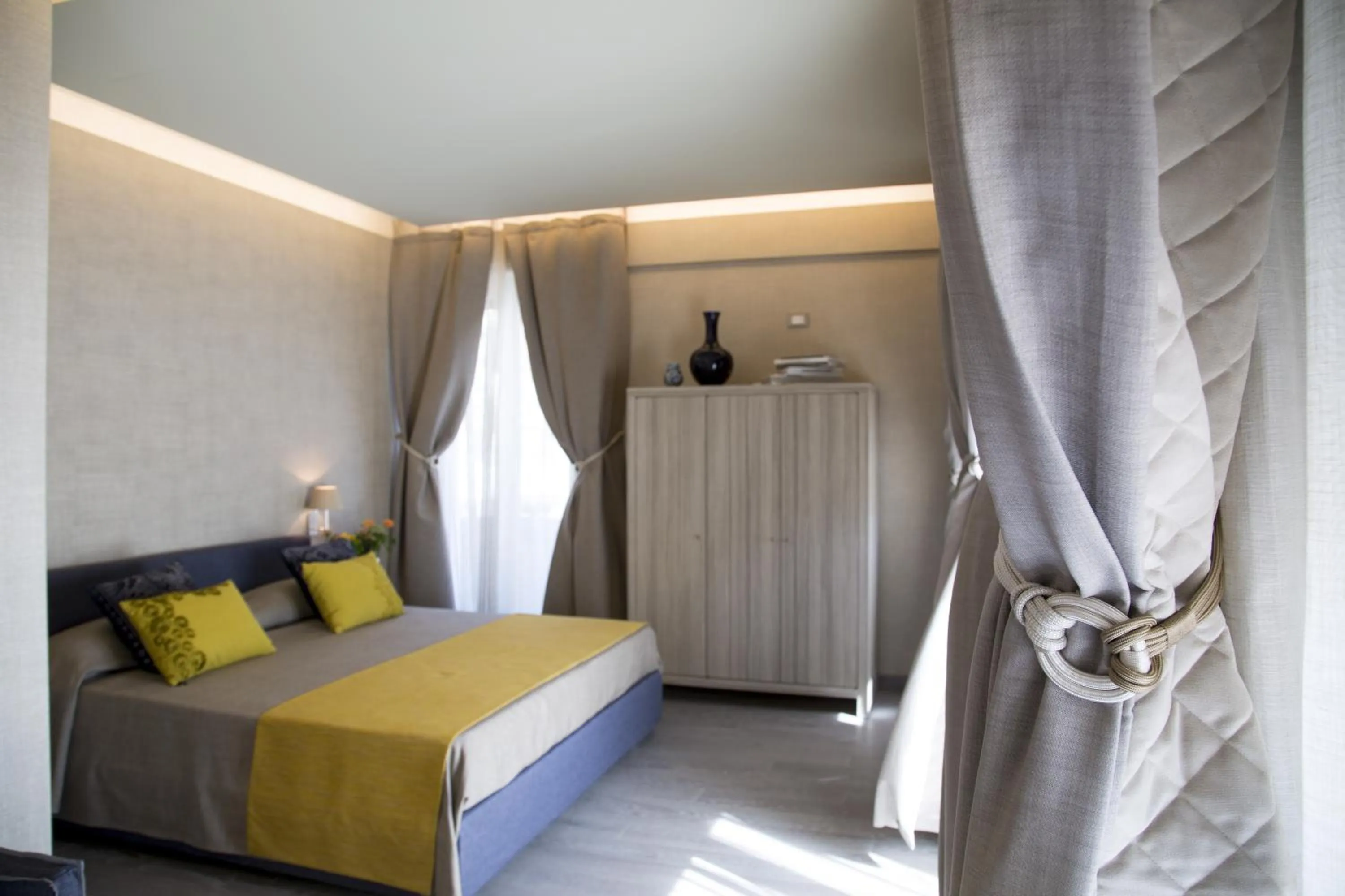 Decorative detail, Bed in theBed