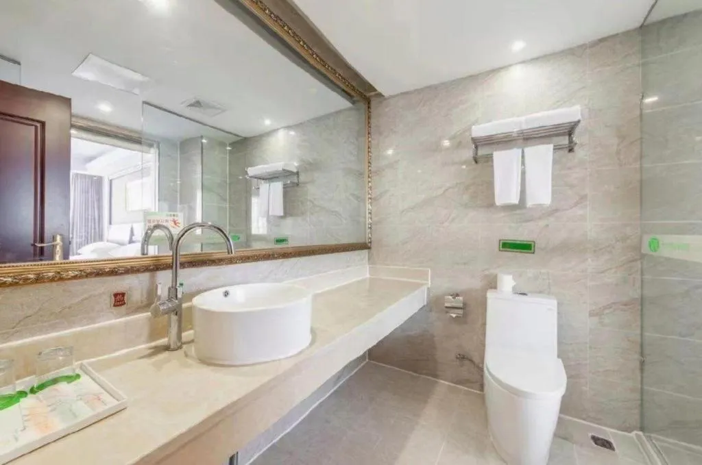 Vienna Hotel Yangzhou Outlets Plaza He Garden