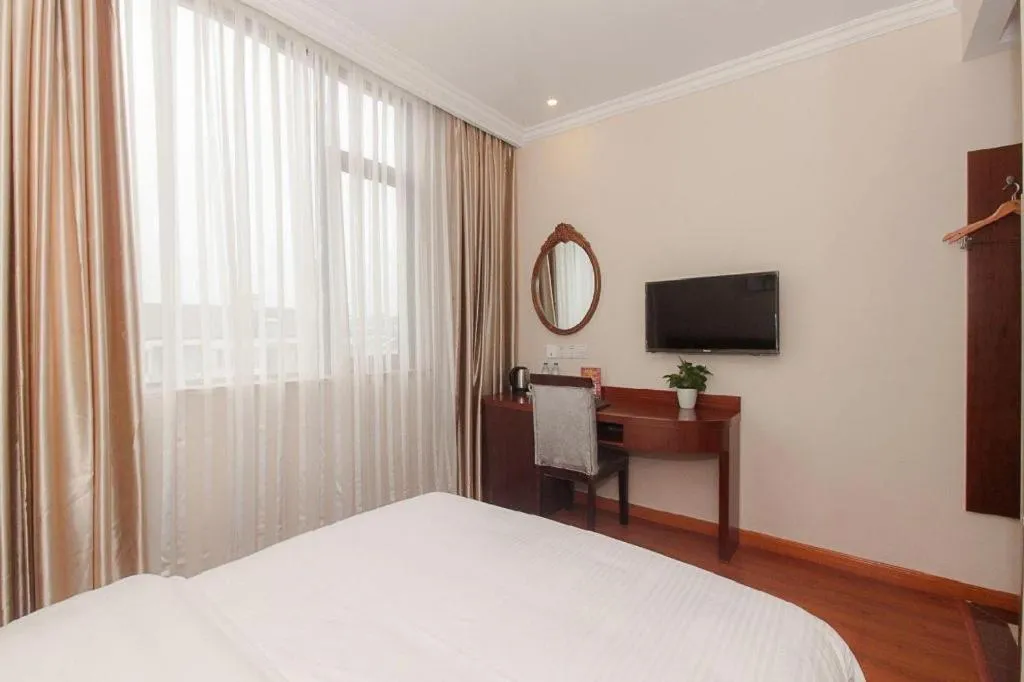 Bed in GreenTree Inn Wuxi Donggang Town Donghutang Shell Hotel