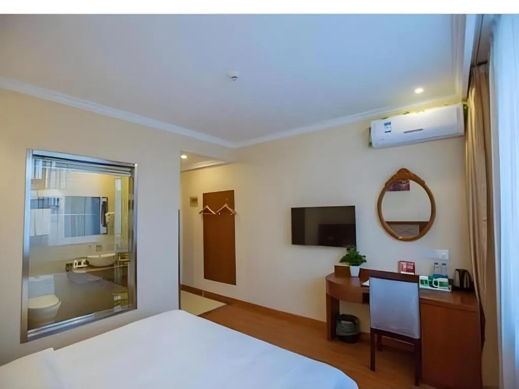 Bed in GreenTree Inn Wuxi Donggang Town Donghutang Shell Hotel