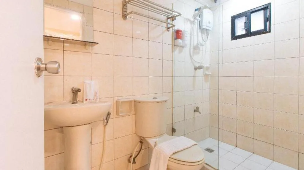 Greenbelt Makati - Vaccinated Staff