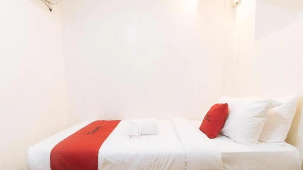 Bed in Greenbelt Makati - Vaccinated Staff