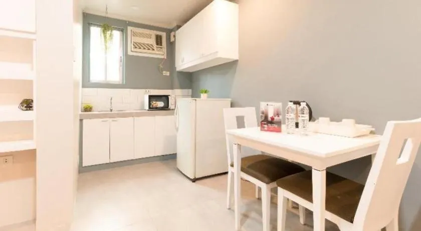 Greenbelt Makati - Vaccinated Staff