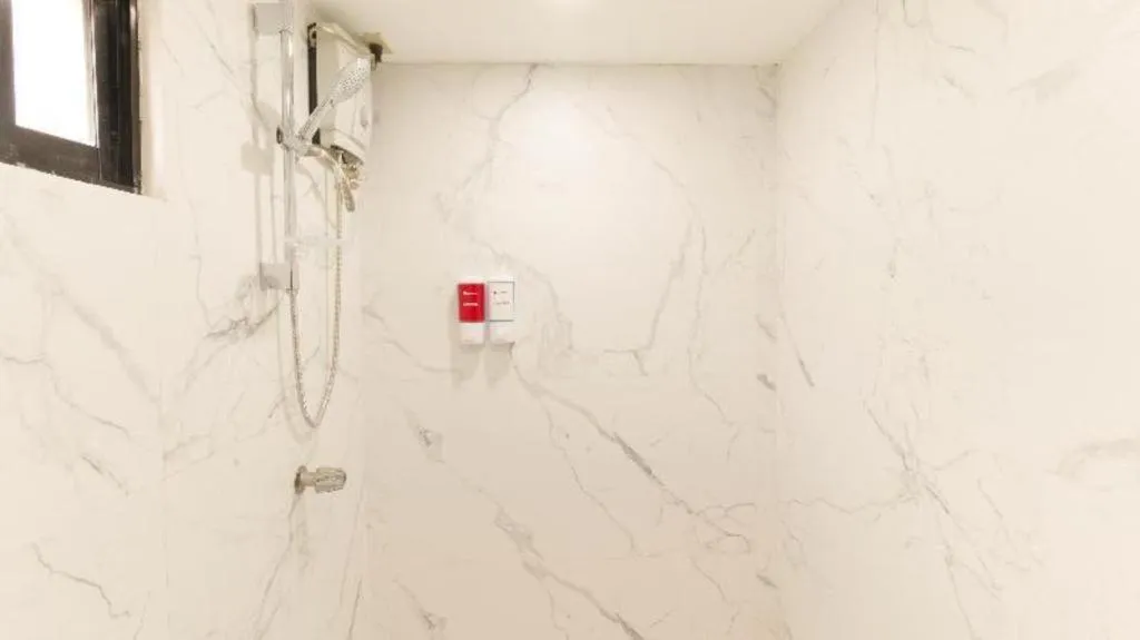 Greenbelt Makati - Vaccinated Staff