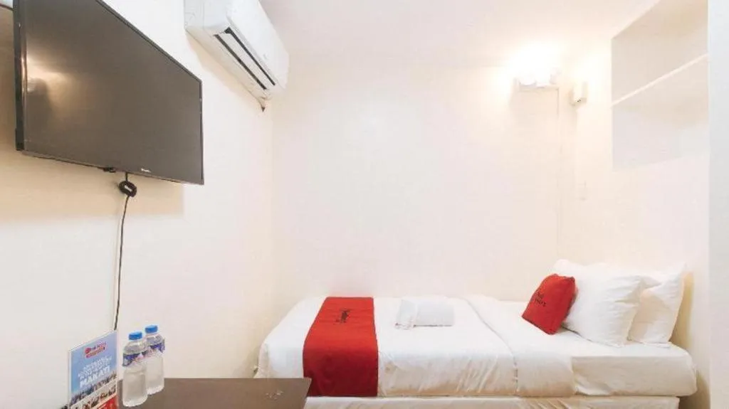 Bed in Greenbelt Makati - Vaccinated Staff