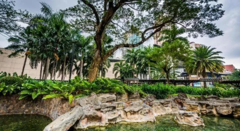 Greenbelt Makati - Vaccinated Staff