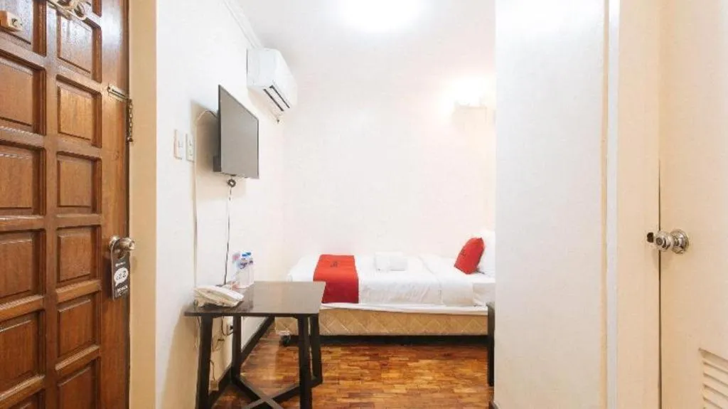 Bed in Greenbelt Makati - Vaccinated Staff