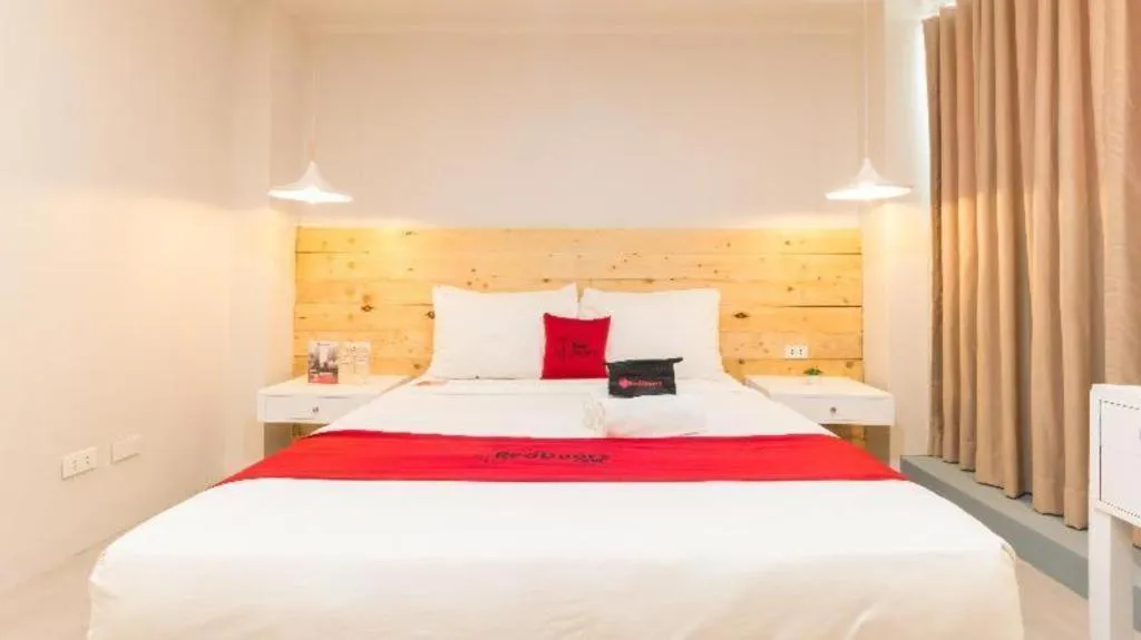 Bed in Greenbelt Makati - Vaccinated Staff