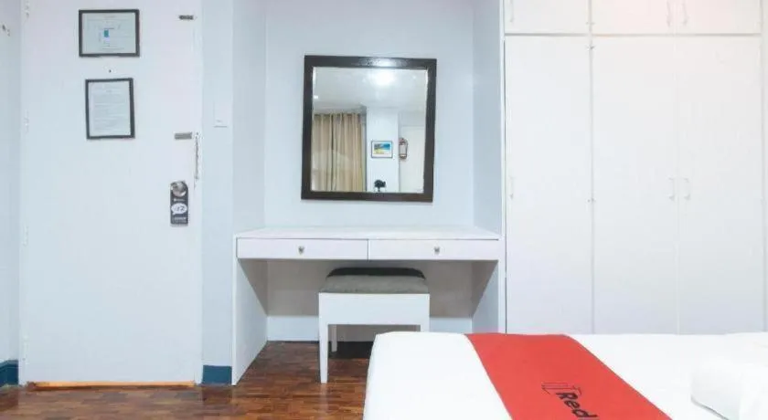 Bed in Greenbelt Makati - Vaccinated Staff