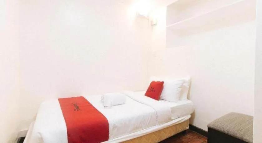 Bed in Greenbelt Makati - Vaccinated Staff