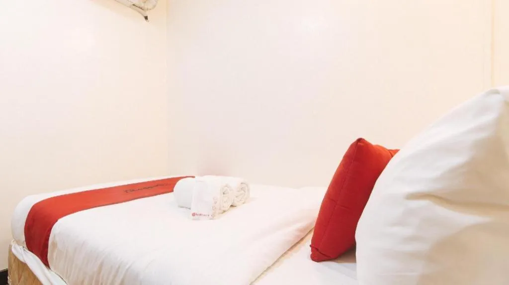 Bed in Greenbelt Makati - Vaccinated Staff