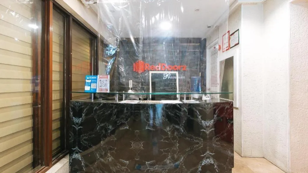 Greenbelt Makati - Vaccinated Staff