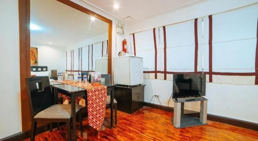 Greenbelt Makati - Vaccinated Staff