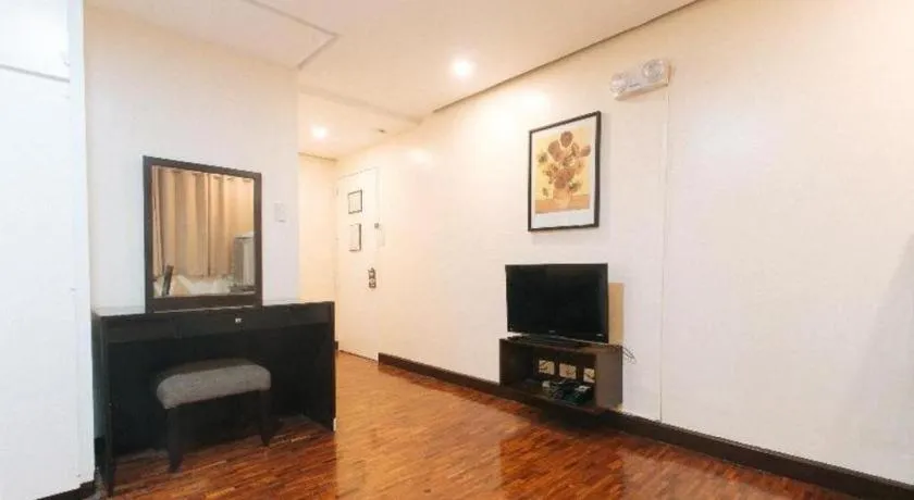 Greenbelt Makati - Vaccinated Staff