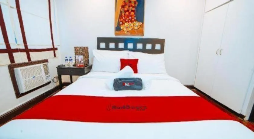 Bed in Greenbelt Makati - Vaccinated Staff