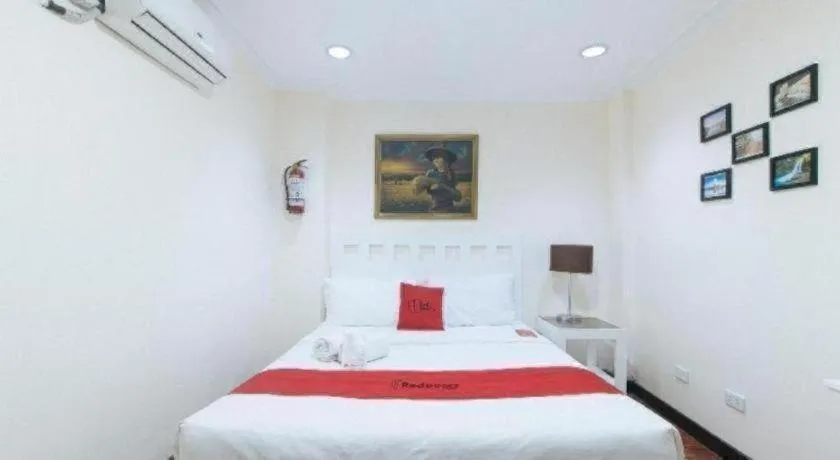 Bed in Greenbelt Makati - Vaccinated Staff