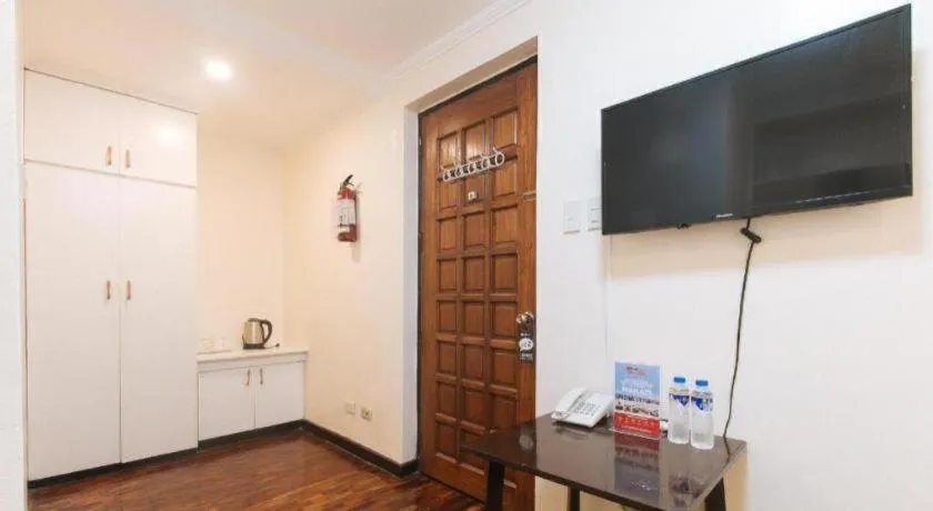 Greenbelt Makati - Vaccinated Staff