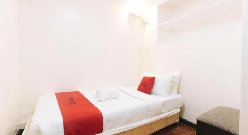 Bed in Greenbelt Makati - Vaccinated Staff