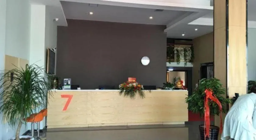 7 Days Premium·Guanyun Nanjing West Road Hesheng Plaza