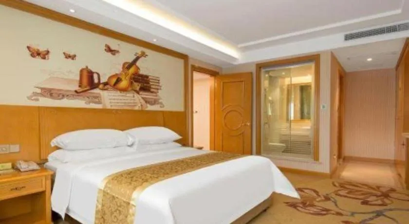 Bed in Vienna International Hotel Guangzhou Jichang Road Huangshi