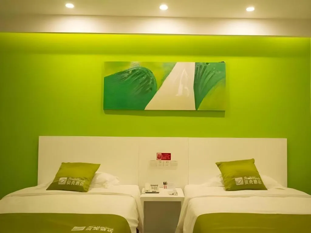 Bed in Shell Qionghai Jinhai Road Hotel