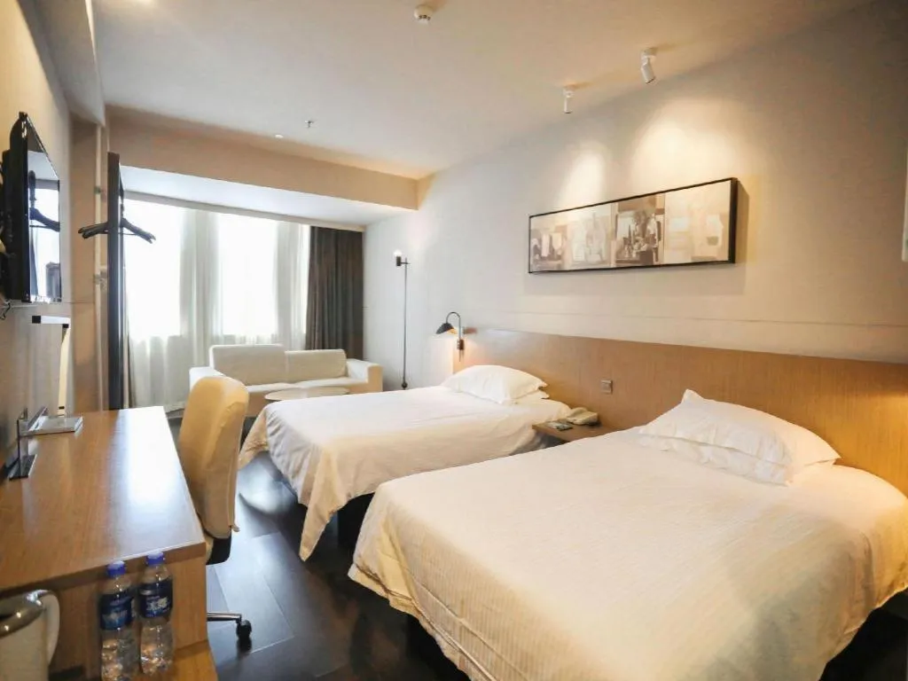 Bed in Jinjiang Inn Select Beijing Wukesong