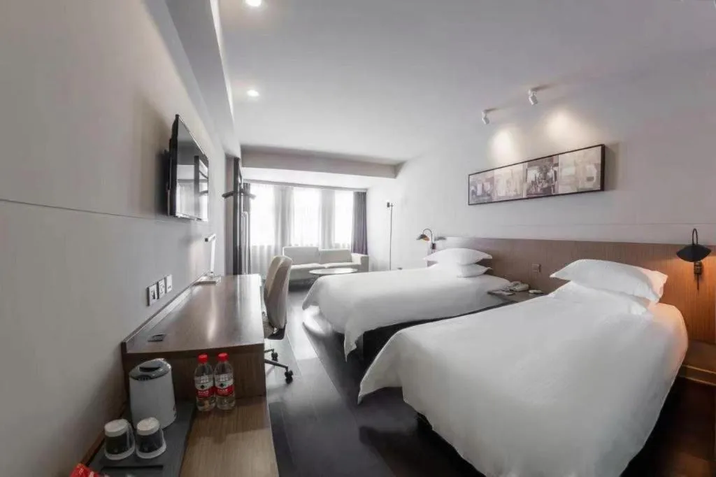 Bed in Jinjiang Inn Select Beijing Wukesong