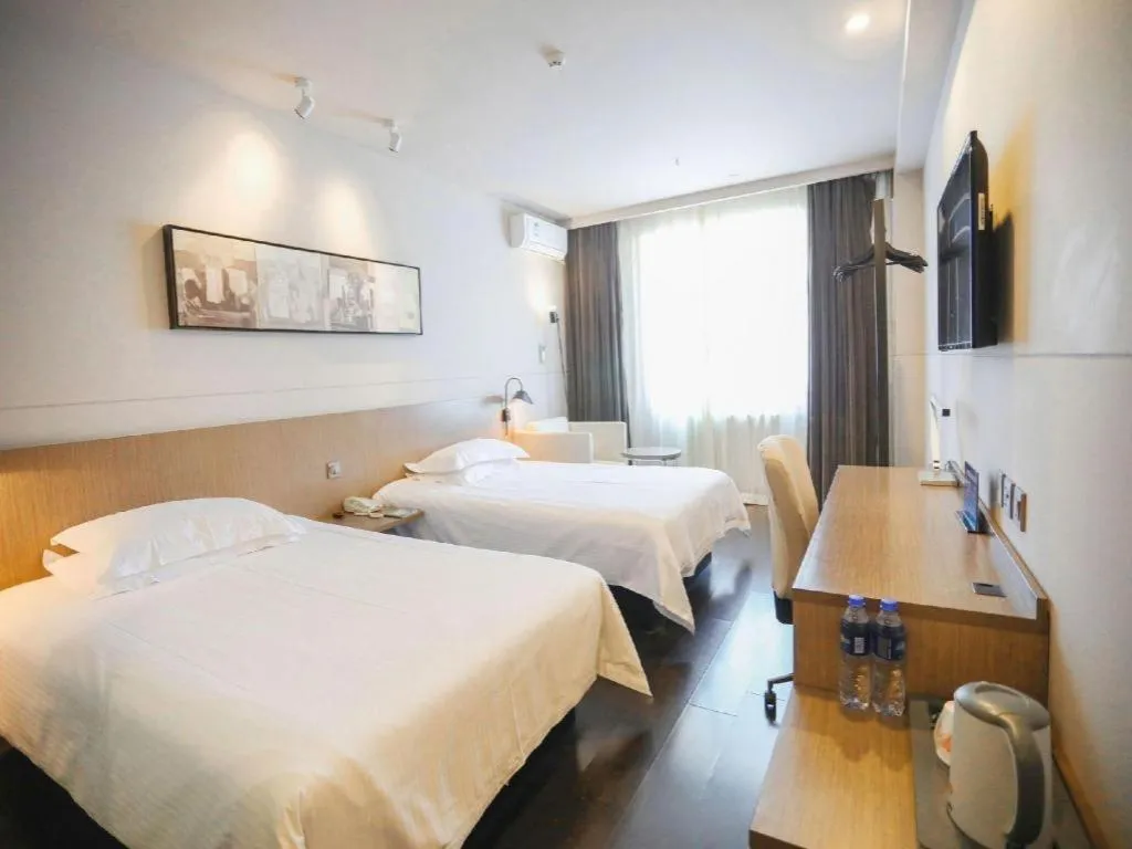 Bed in Jinjiang Inn Select Beijing Wukesong