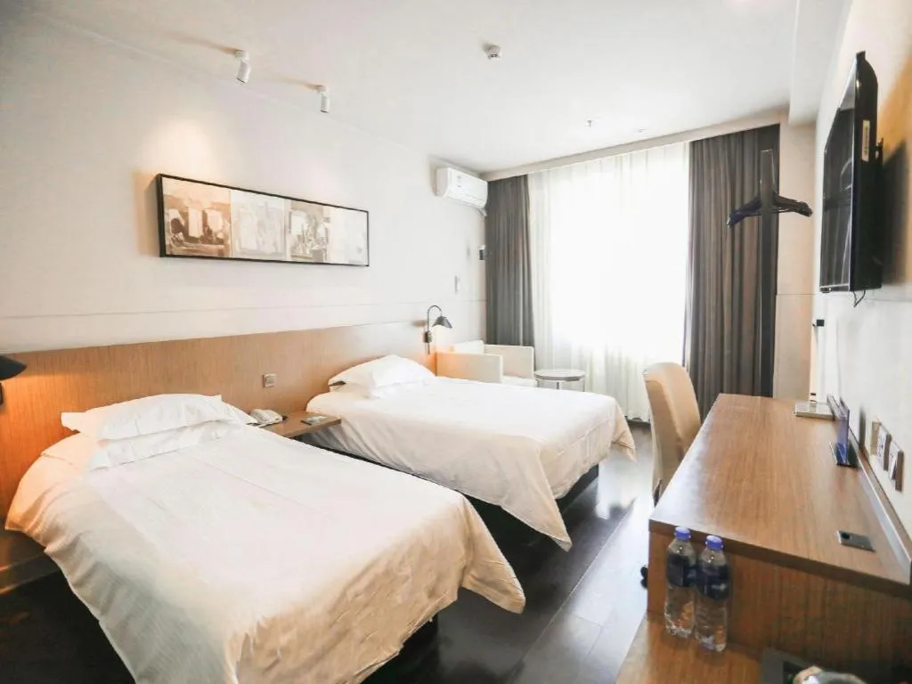 Bed in Jinjiang Inn Select Beijing Wukesong