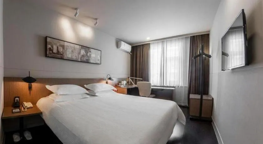Bed in Jinjiang Inn Select Beijing Wukesong