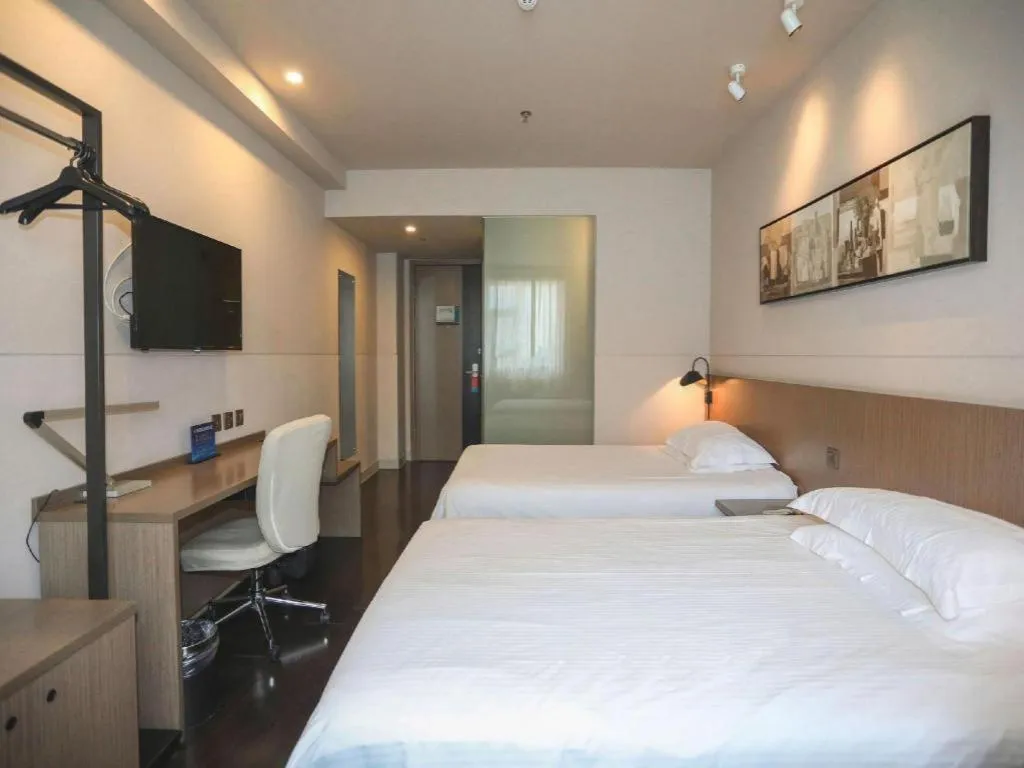 Bed in Jinjiang Inn Select Beijing Wukesong