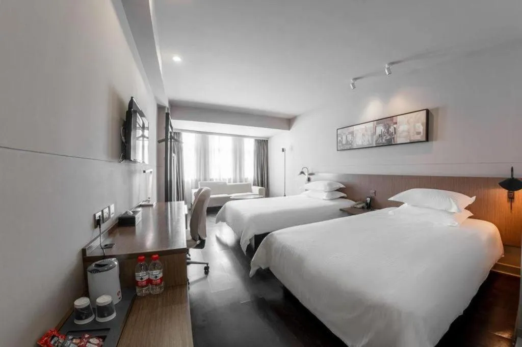 Bed in Jinjiang Inn Select Beijing Wukesong
