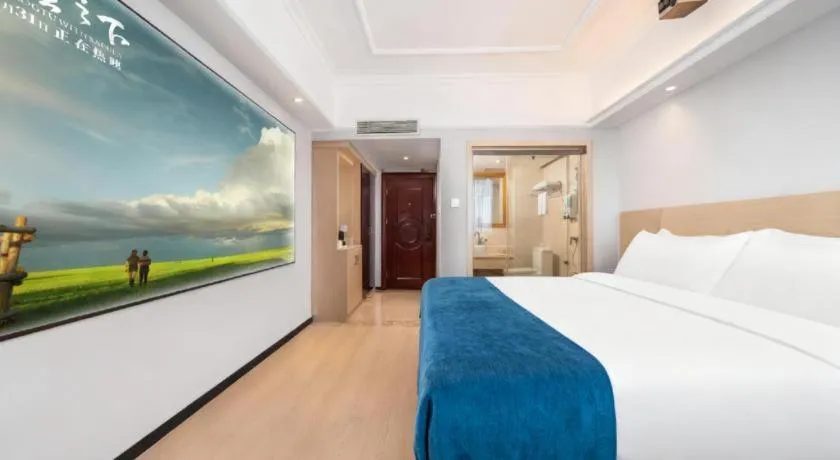 Bed in Vienna Hotel Shenzhen Pinghu Shuangyong Street Metro Station