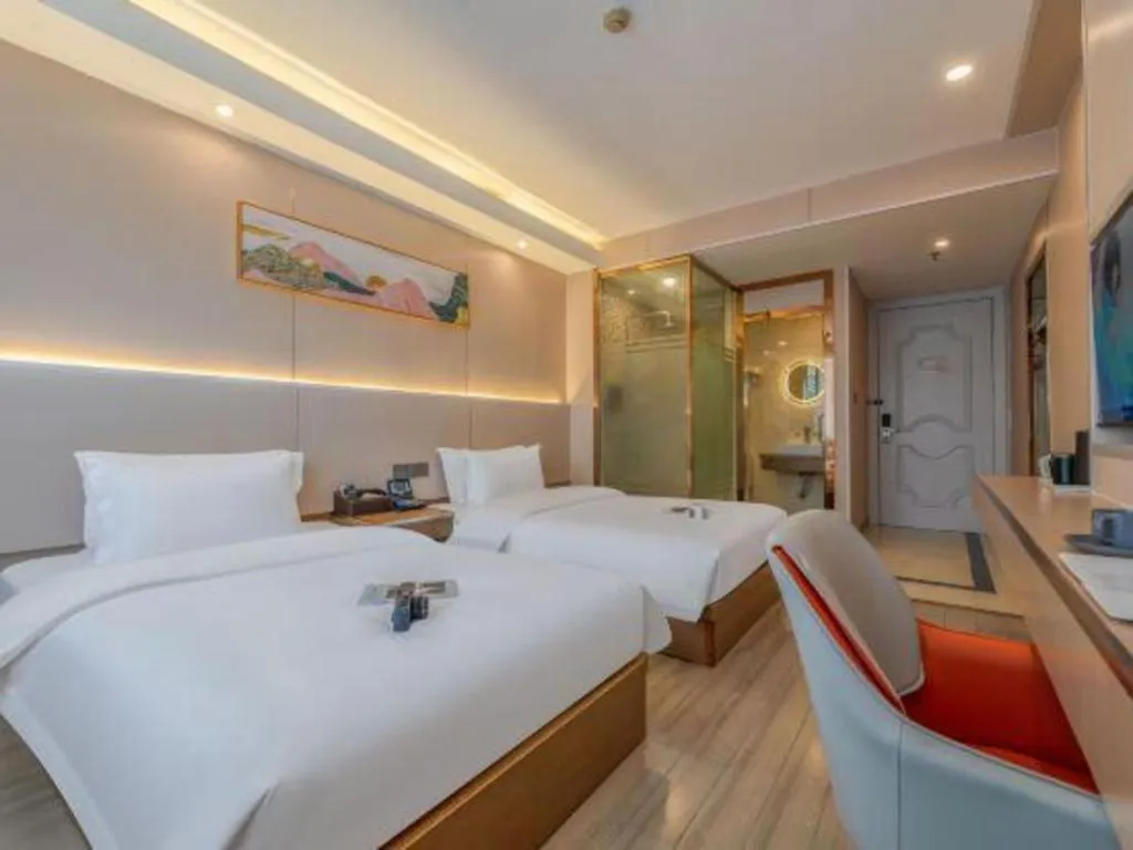 Bed in Vienna Hotel Shenzhen Pinghu Shuangyong Street Metro Station