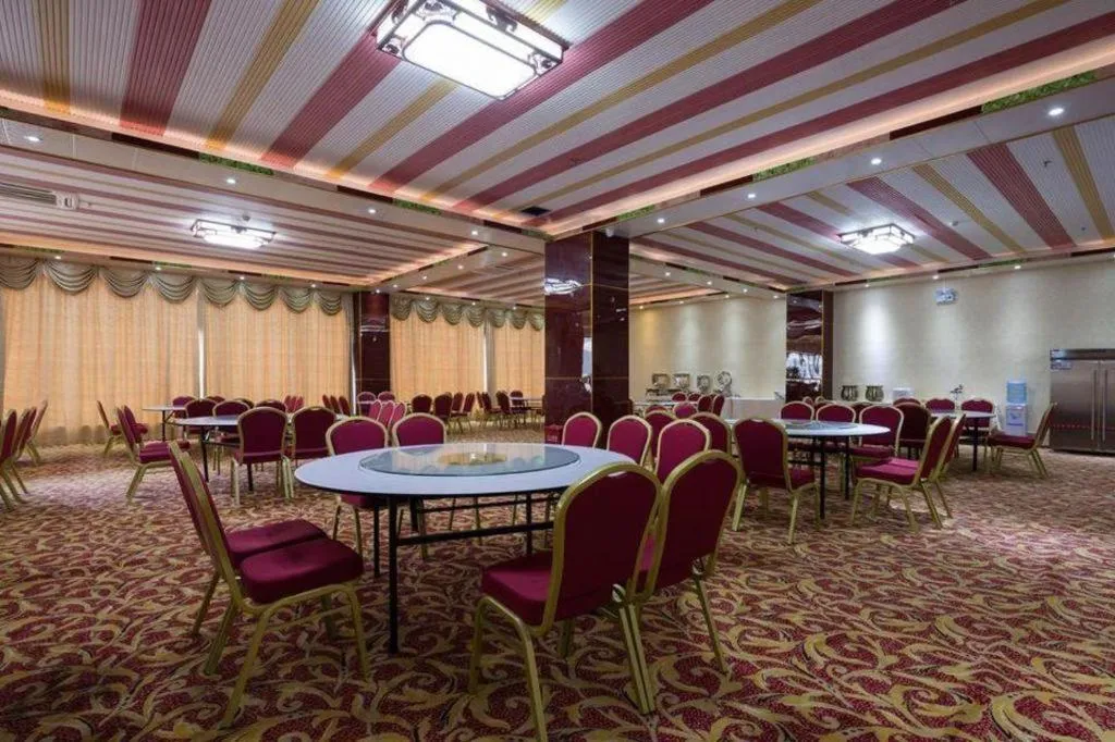 Vienna Hotel Shenzhen Pinghu Shuangyong Street Metro Station