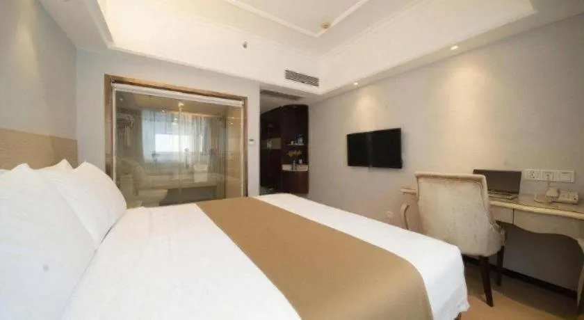 Bed in Vienna Hotel Shenzhen Pinghu Shuangyong Street Metro Station