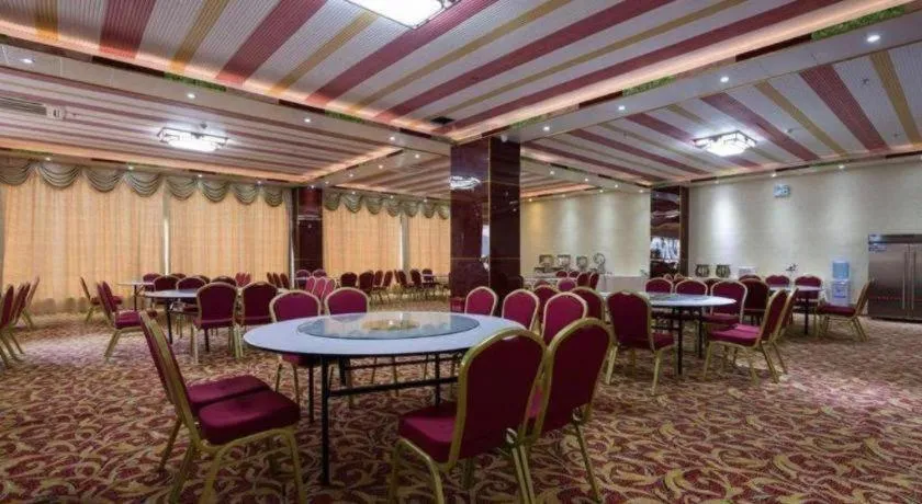 Vienna Hotel Shenzhen Pinghu Shuangyong Street Metro Station